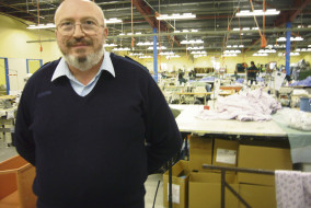 steve-williams-at-csi-textiles-workshop-at-lithgow-correctional-centre_1